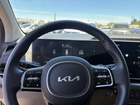 Used 2026 Kia Carnival FWD image 30