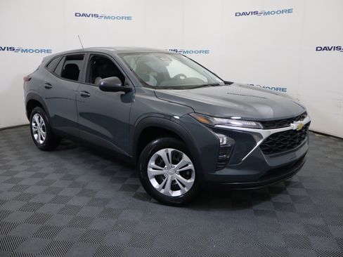 New 2026 Chevrolet Trax LS FWD image 2