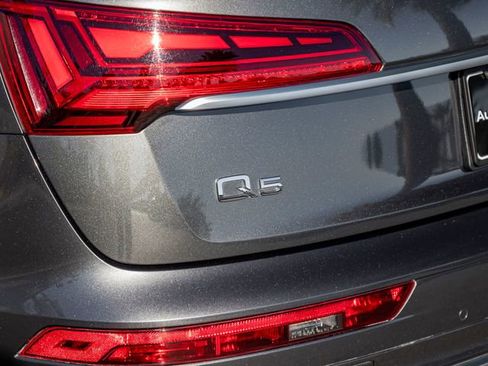 Used 2023 Audi Q5 2.0T Premium w/ Convenience Package image 11