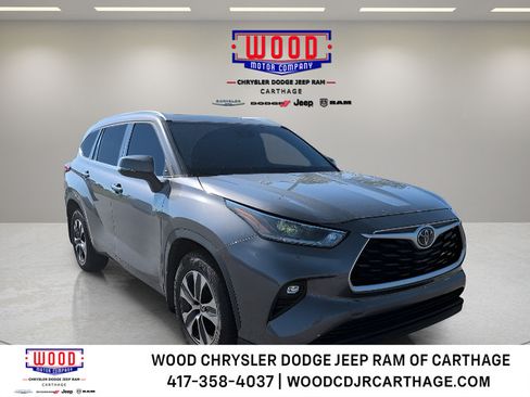 Used 2021 Toyota Highlander XLE AWD/4WD image 1