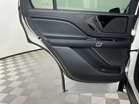 Used 2025 Lincoln Aviator 2WD image 27