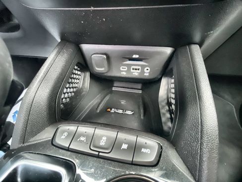 Used 2023 Chevrolet TrailBlazer ACTIV w/ Sun and Liftgate Package AWD/4WD image 35
