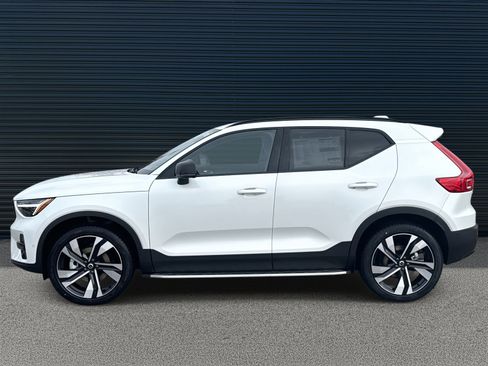 New 2026 Volvo XC40 B5 Ultra w/ Climate Package image 8