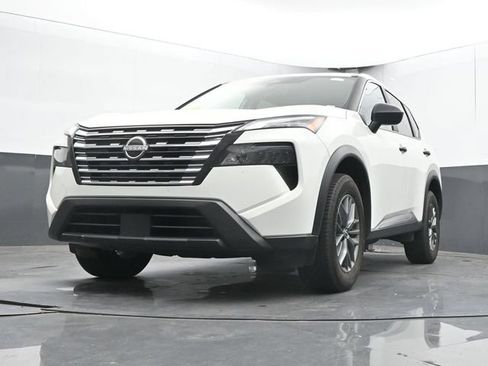 Used 2024 Nissan Rogue S FWD image 45