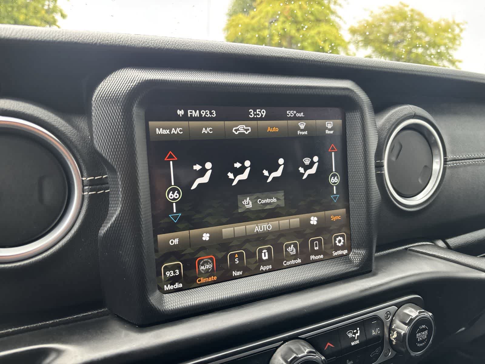 Certified 2020 Jeep Gladiator Overland AWD/4WD image 19