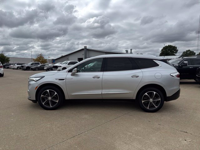 Used 2022 Buick Enclave Essence w/ Sport Touring Edition FWD image 4