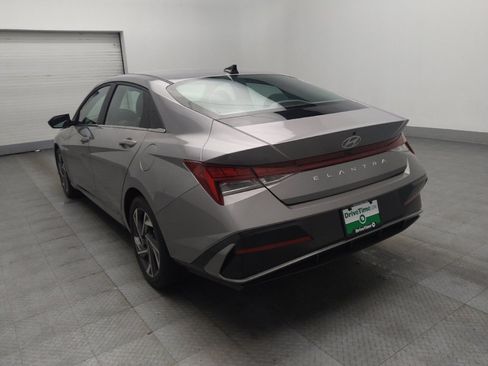 Used 2025 Hyundai Elantra SEL FWD image 5
