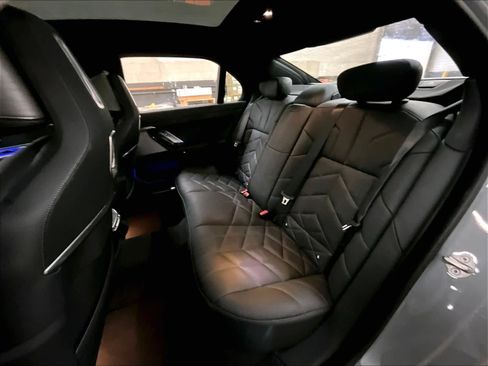 Certified 2025 BMW 760i xDrive AWD/4WD image 28
