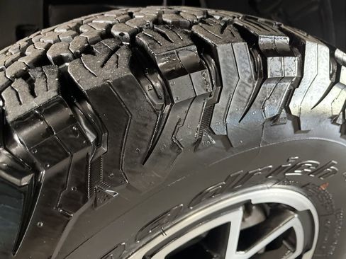 Used 2026 Jeep Wrangler Unlimited Rubicon AWD/4WD image 16