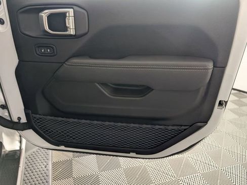 Used 2023 Jeep Wrangler Unlimited Sahara w/ Cold Weather Group image 31