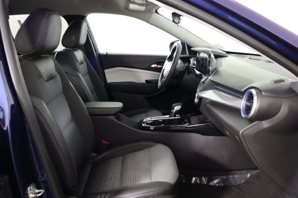Used 2024 Chevrolet Trax LT FWD image 18