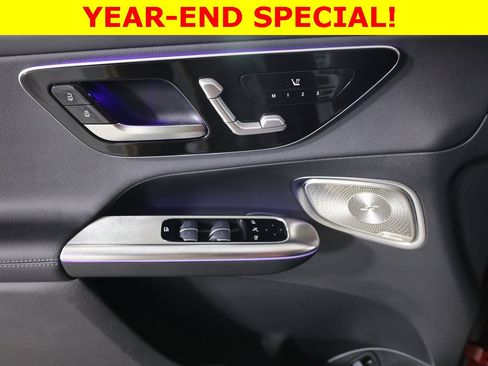 Used 2025 Mercedes-Benz GLC 300 4MATIC image 10