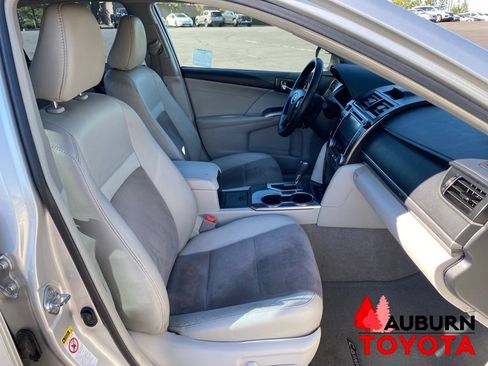 Used 2013 Toyota Camry XLE w/ Leather Pkg FWD image 11