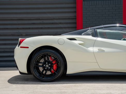 Used 2018 Ferrari 488 Spider RWD image 21
