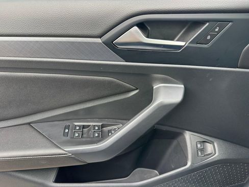 Used 2024 Volkswagen Jetta SE image 21