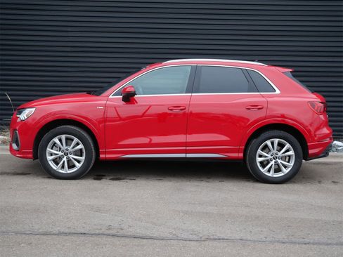 Used 2023 Audi Q3 2.0T Premium Plus w/ Premium Plus Package image 2