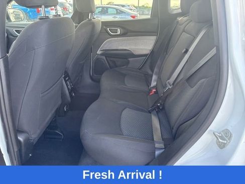 Used 2023 Jeep Compass Sport image 3