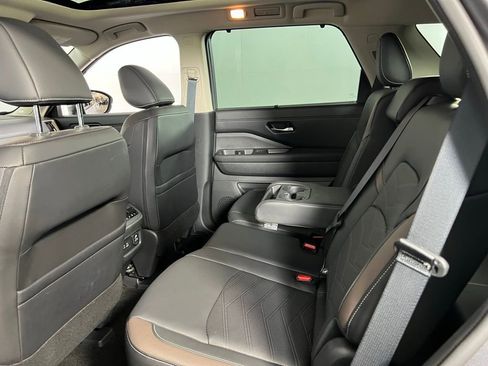 Used 2024 Nissan Pathfinder Platinum w/ Cargo Package image 28