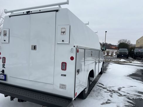New 2025 GMC Savana 3500 w/ Power Convenience Package RWD image 7