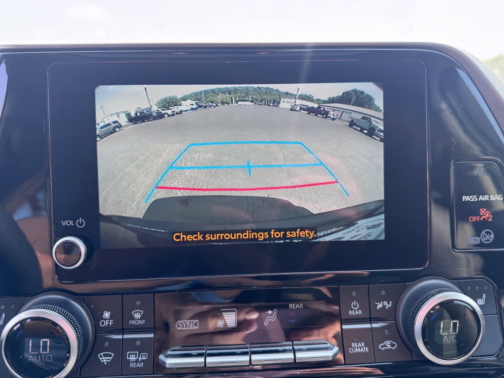 Used 2024 Toyota Highlander XLE AWD/4WD image 31