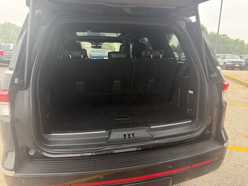 Used 2024 Lincoln Navigator Reserve AWD/4WD image 23