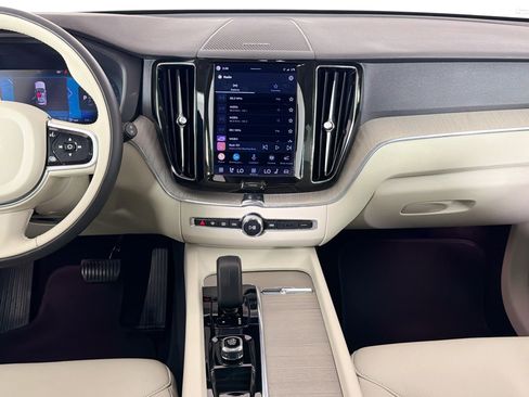 Used 2023 Volvo XC60 B5 Plus AWD/4WD image 31