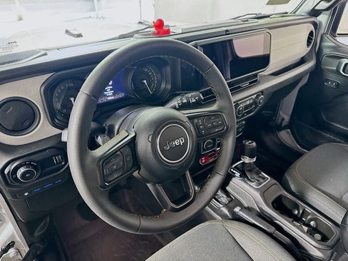 Used 2024 Jeep Wrangler Unlimited AWD/4WD image 11
