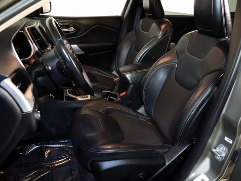 Used 2018 Jeep Cherokee Latitude Plus w/ Cold Weather Group image 4