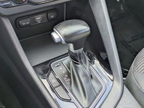 Used 2022 Kia Niro LXS image 12