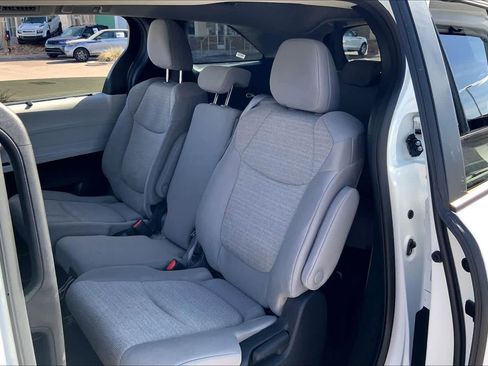 Used 2025 Toyota Sienna LE image 20