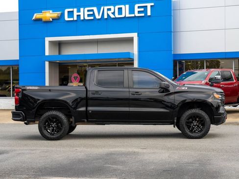 Used 2023 Chevrolet Silverado 1500 Custom Trail Boss AWD/4WD image 4