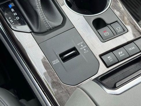 Used 2022 Toyota Highlander Limited AWD/4WD image 8