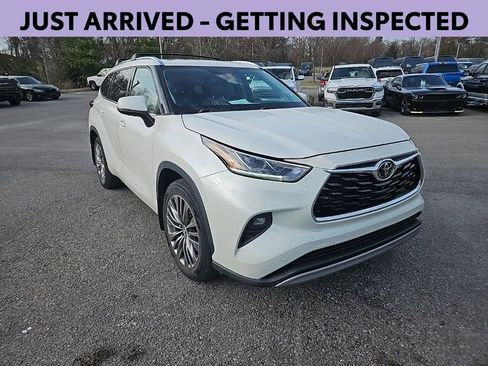 Used 2021 Toyota Highlander Platinum image 1