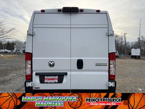 New 2026 RAM ProMaster 2500 w/ Quick Order Package 22G SLT image 4