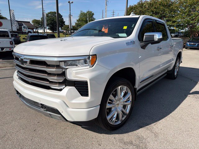 Used 2022 Chevrolet Silverado 1500 High Country w/ High Country Premium Package AWD/4WD image 7