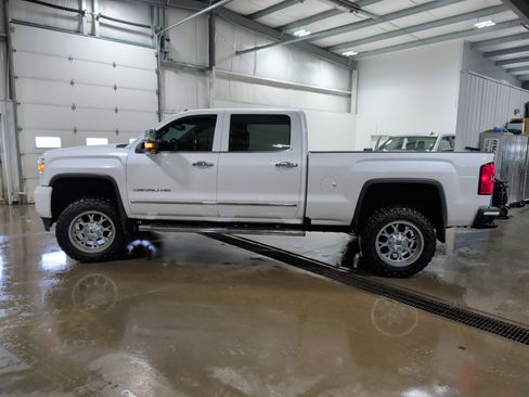 Used 2018 GMC Sierra 2500 Denali image 5