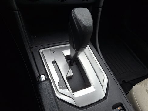 Used 2018 Subaru Impreza 2.0i Premium image 15