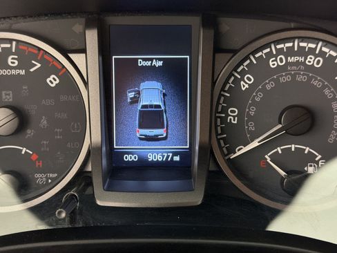 Used 2021 Toyota Tacoma TRD Sport AWD/4WD image 21