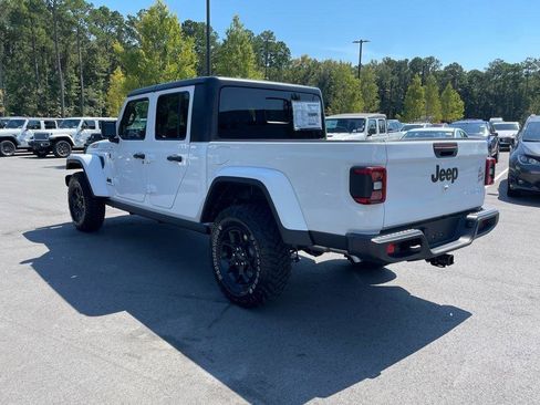 New 2025 Jeep Gladiator Willys image 36