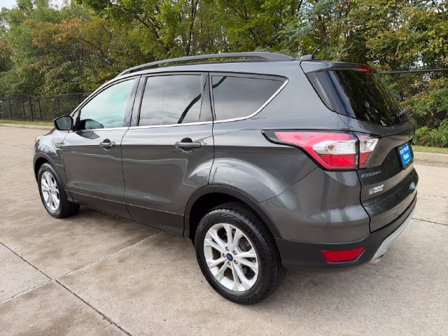 Used 2017 Ford Escape SE w/ Equipment Group 201A AWD/4WD image 3