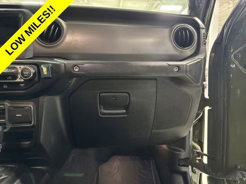 Certified 2021 Jeep Gladiator Overland AWD/4WD image 42