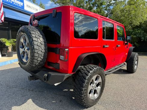 Used 2016 Jeep Wrangler Unlimited Sahara w/ Connectivity Group AWD/4WD image 11