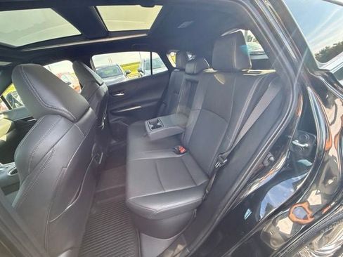 Certified 2022 Toyota Venza Limited w/ Advanced Technology Package AWD/4WD image 17