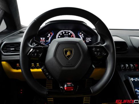 Used 2022 Lamborghini Huracan EVO image 28