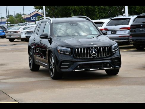 Used 2024 Mercedes-Benz GLB 250 image 1