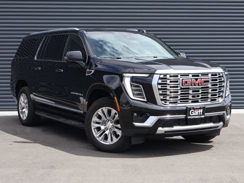 Used 2025 GMC Yukon XL Denali AWD/4WD image 3