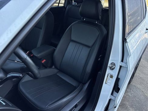 Used 2023 Volkswagen Tiguan SE R-Line image 19