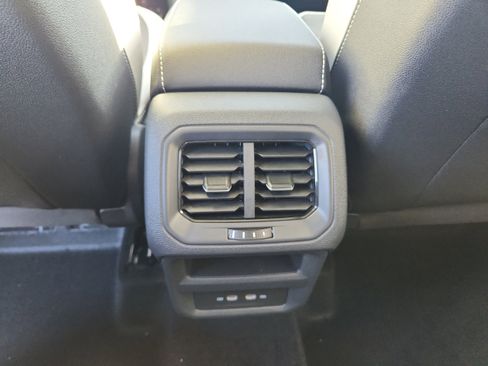 New 2026 Volkswagen Taos SE image 12