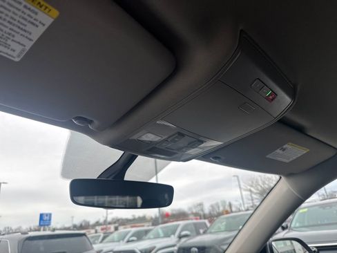 Used 2023 Volkswagen Atlas SE image 29