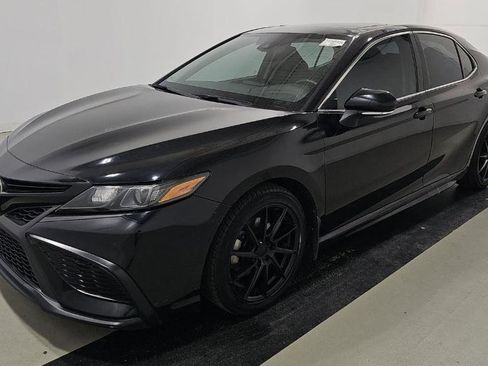 Used 2022 Toyota Camry SE w/ Cold Weather Package image 2